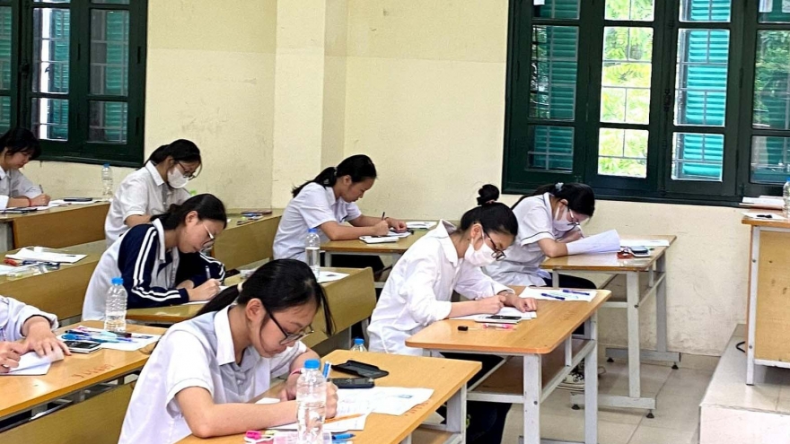 Thi vào lớp 10 ở Hà Nội: Học sinh căng sức, nhà trường tăng tốc